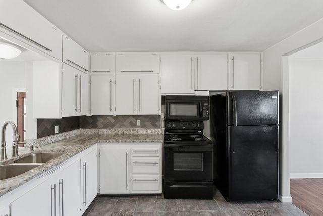 1701 S Roanoke Dr, Wichita, KS 67218