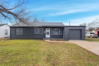 1701 S Roanoke Dr, Wichita, KS 67218