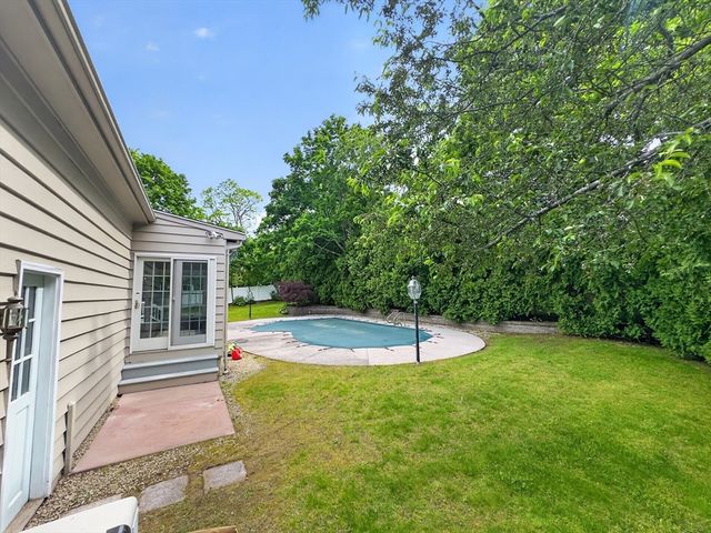 19 Tilton Ln, Andover, MA 01810