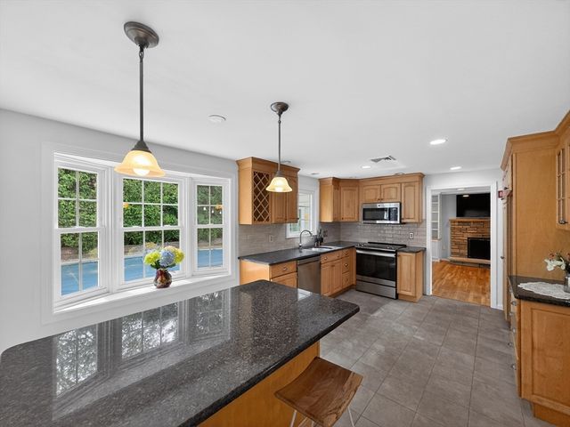 19 Tilton Ln, Andover, MA 01810
