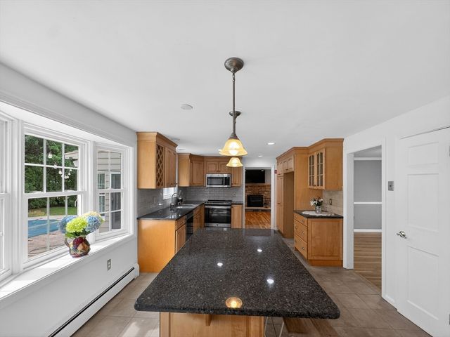 19 Tilton Ln, Andover, MA 01810