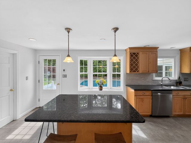 19 Tilton Ln, Andover, MA 01810