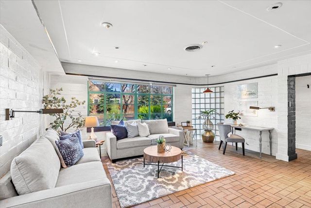 1018 W Morris Ave, Modesto, CA 95350