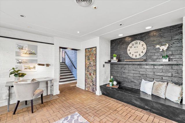 1018 W Morris Ave, Modesto, CA 95350