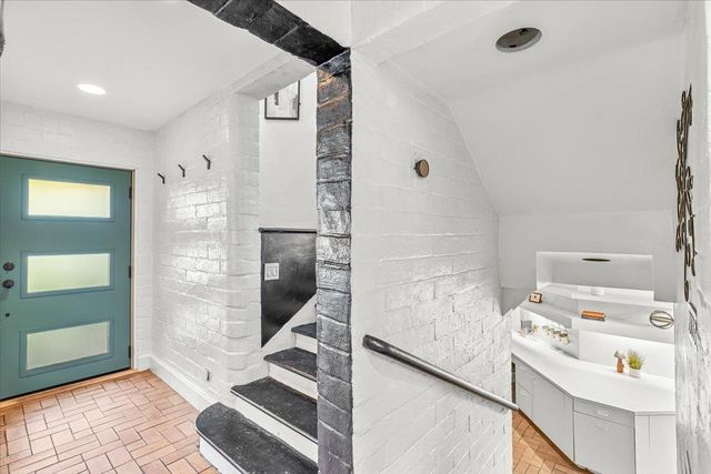 1018 W Morris Ave, Modesto, CA 95350