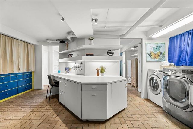 1018 W Morris Ave, Modesto, CA 95350