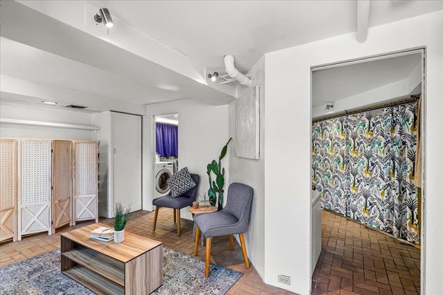 1018 W Morris Ave, Modesto, CA 95350