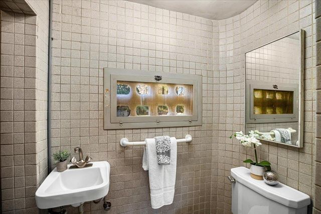 1018 W Morris Ave, Modesto, CA 95350