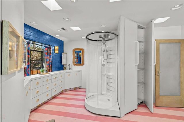 1018 W Morris Ave, Modesto, CA 95350