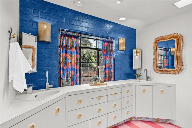 1018 W Morris Ave, Modesto, CA 95350