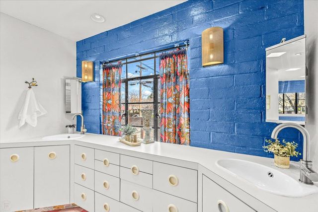 1018 W Morris Ave, Modesto, CA 95350