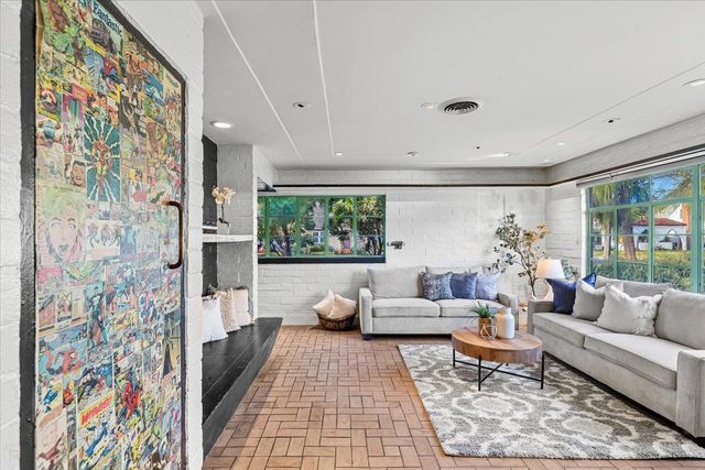 1018 W Morris Ave, Modesto, CA 95350