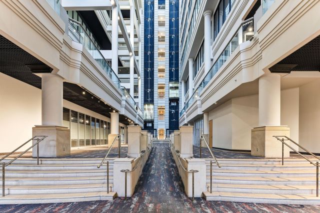 198 6th Street E 501, Saint Paul, MN 55101