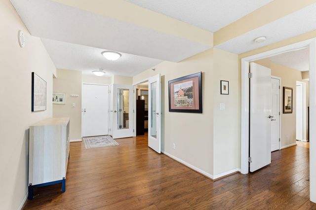 198 6th Street E 501, Saint Paul, MN 55101