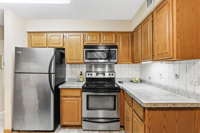 198 6th Street E 501, Saint Paul, MN 55101