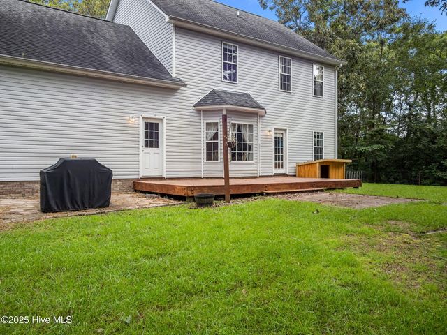 122 Forest Lane, Swansboro, NC 28584