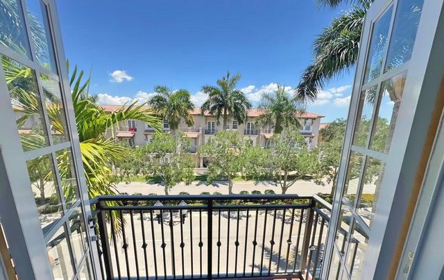 474 SW 147th Avenue, Pembroke Pines, FL 33027