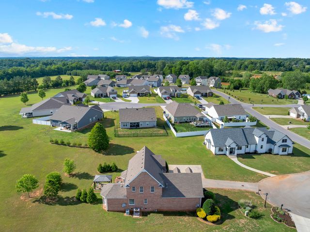 102 Waycross Dr, Shelbyville, TN 37160
