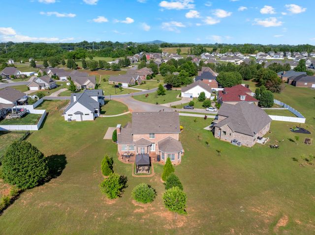 102 Waycross Dr, Shelbyville, TN 37160