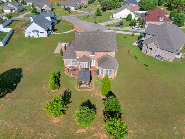 102 Waycross Dr, Shelbyville, TN 37160