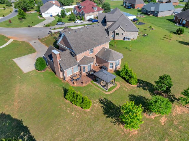 102 Waycross Dr, Shelbyville, TN 37160