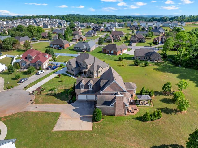 102 Waycross Dr, Shelbyville, TN 37160