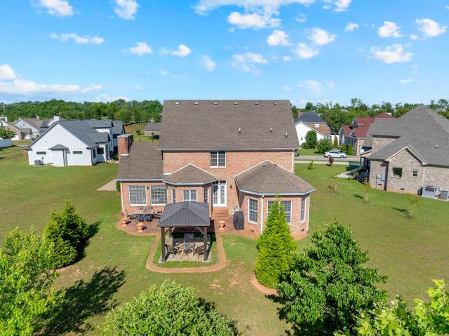102 Waycross Dr, Shelbyville, TN 37160