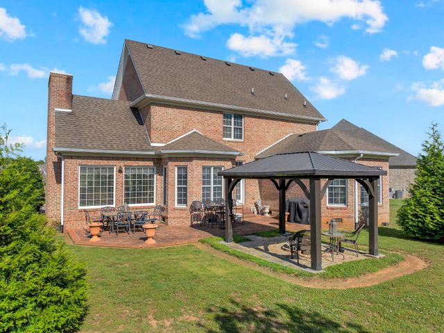 102 Waycross Dr, Shelbyville, TN 37160