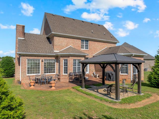 102 Waycross Dr, Shelbyville, TN 37160