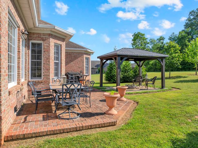 102 Waycross Dr, Shelbyville, TN 37160