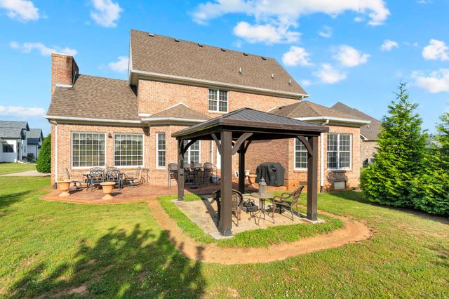 102 Waycross Dr, Shelbyville, TN 37160