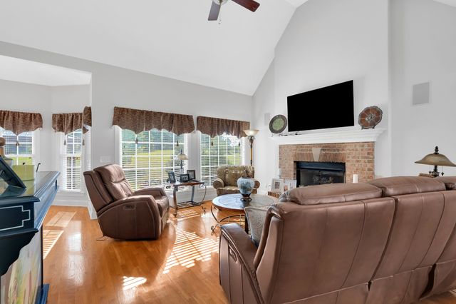 102 Waycross Dr, Shelbyville, TN 37160