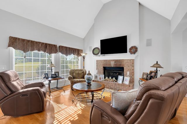102 Waycross Dr, Shelbyville, TN 37160