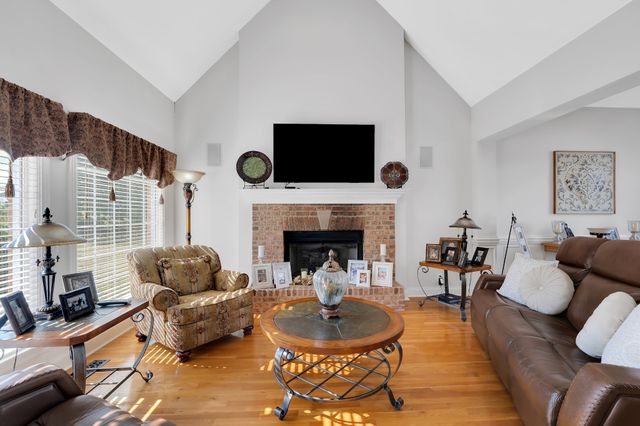 102 Waycross Dr, Shelbyville, TN 37160