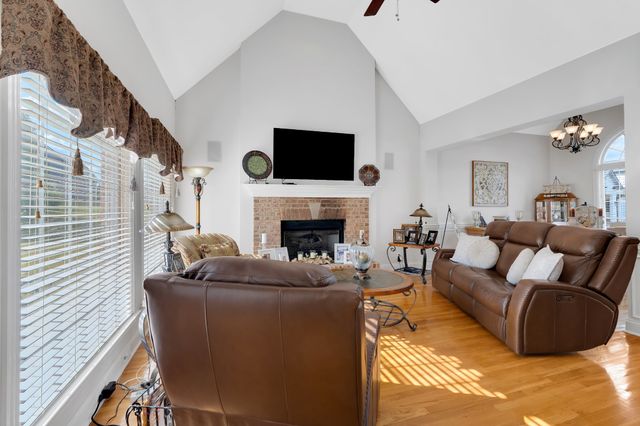 102 Waycross Dr, Shelbyville, TN 37160