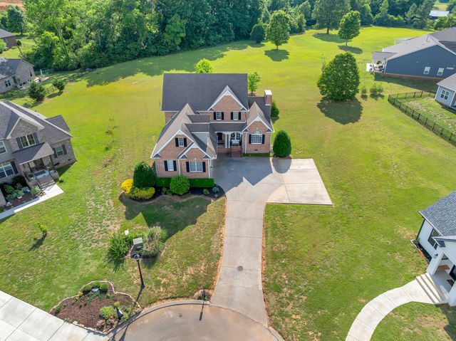 102 Waycross Dr, Shelbyville, TN 37160