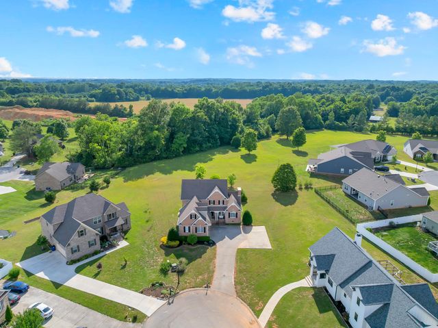 102 Waycross Dr, Shelbyville, TN 37160