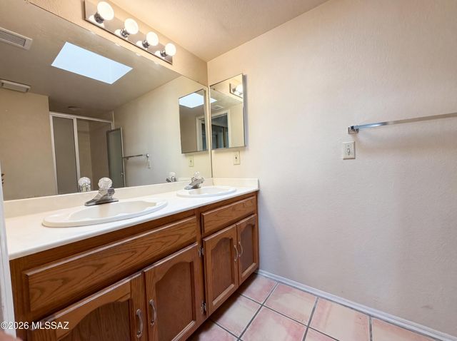 1200 E River Road C37, Tucson, AZ 85718