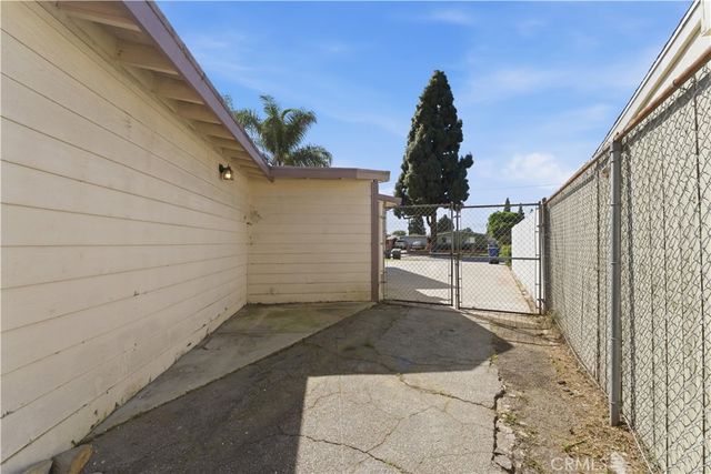20020 Alburtis Avenue, Lakewood, CA 90715