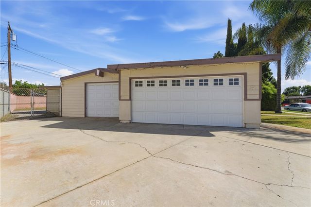 20020 Alburtis Avenue, Lakewood, CA 90715