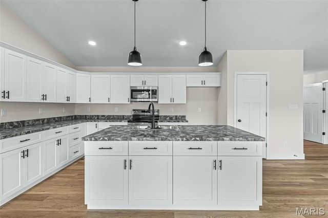 10523 Acorn Drive, Hillsboro, MO 63050