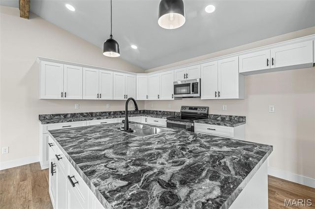 10523 Acorn Drive, Hillsboro, MO 63050