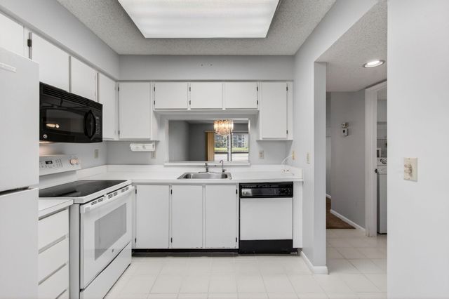 6655 Kensington Lane, Delray Beach, FL 33446