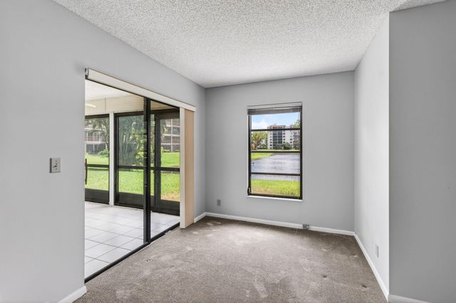 6655 Kensington Lane, Delray Beach, FL 33446