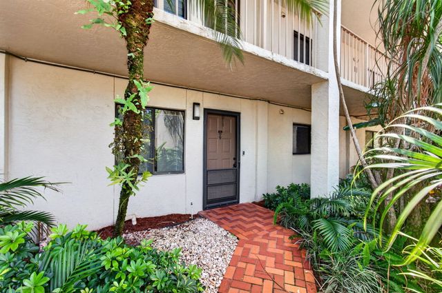 6655 Kensington Lane, Delray Beach, FL 33446