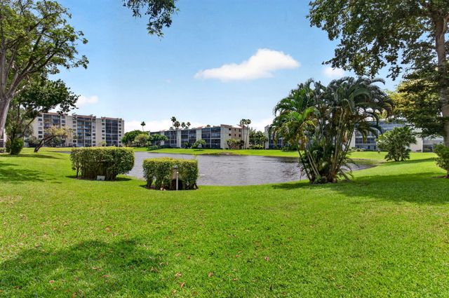 6655 Kensington Lane, Delray Beach, FL 33446