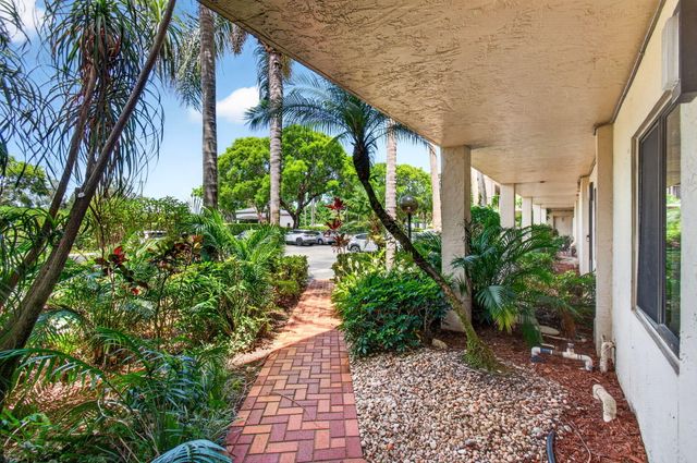 6655 Kensington Lane, Delray Beach, FL 33446