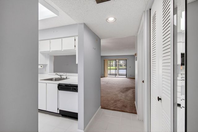 6655 Kensington Lane, Delray Beach, FL 33446