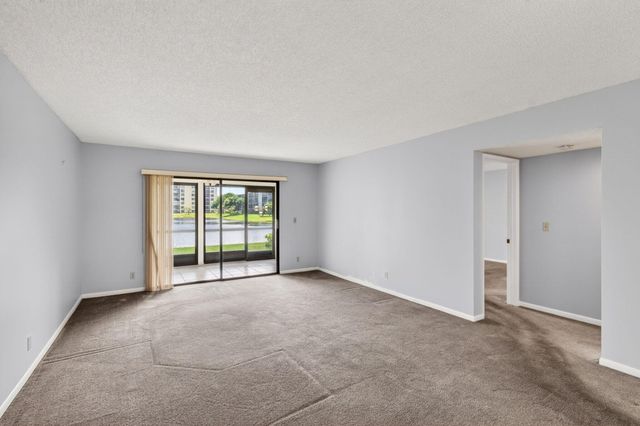 6655 Kensington Lane, Delray Beach, FL 33446