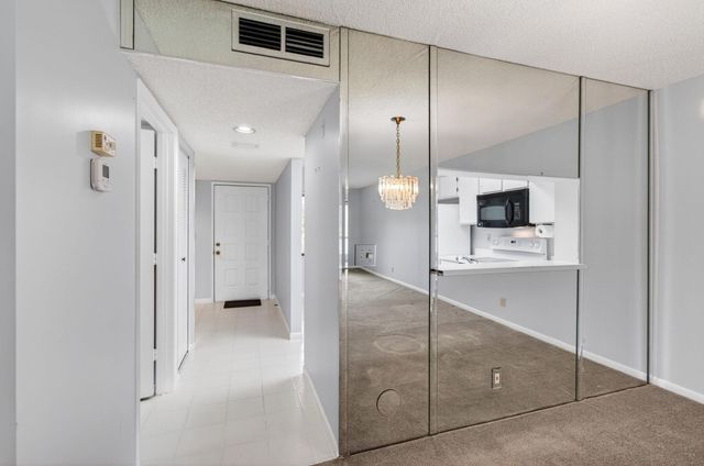 6655 Kensington Lane, Delray Beach, FL 33446